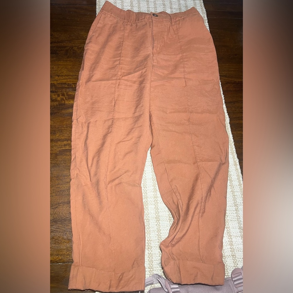 Women’s high-rise effortless pin tuck ankle pants